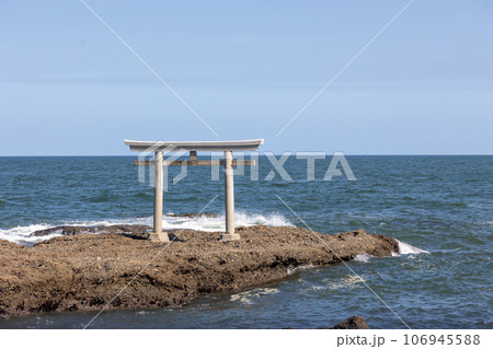 大洗海岸　神磯の鳥居 106945588