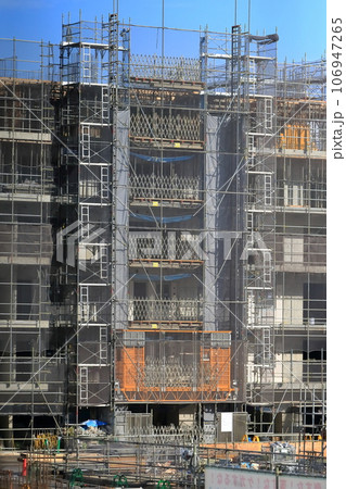 建築工事現場（ロングスパンエレベーター）　イメージ 106947265