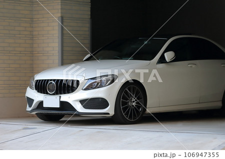 白いセダン　イメージ 106947355