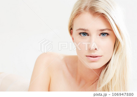 Blonde beauty. A beautiful young blonde woman with bare shoulders looking at the camera - copyspace. 106947880