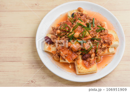 豆腐のチリコンカンソース掛け 106951909