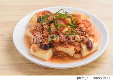 豆腐のチリコンカンソース掛け 106951911