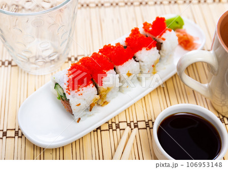 Urumaki roll with salmon avocado pepino and tobiko Urumaki roll with salmon avocado pepino and tobiko 106953148