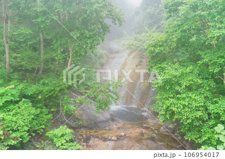 （北海道）知床岬・カムイワッカ湯の滝 106954017