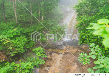 （北海道）知床岬・カムイワッカ湯の滝 106954023