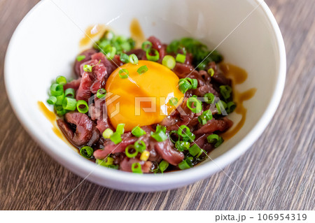 馬肉のユッケ 馬肉のユッケ 106954319