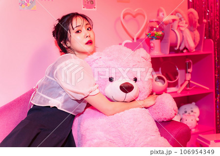 ガーリーな女性ポートレート 106954349