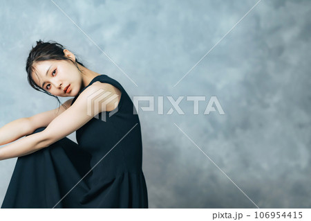 女性のファッションポートレート 女性のファッションポートレート 106954415