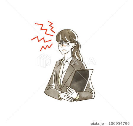 睨んでいるスーツ姿の女性 106954796