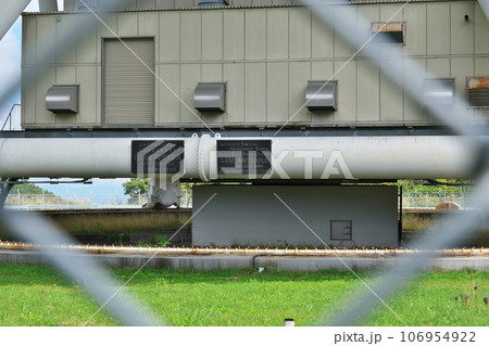 長野県の高原に設置されている電波望遠鏡パラボラアンテナ 106954922