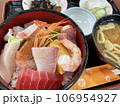 美味しい海鮮丼 106954927