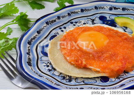 ウェボス・ランチェロス Huevos Rancheros （メキシコ料理） 106956168