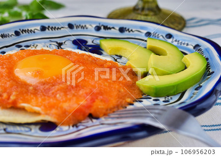 ウェボス・ランチェロス Huevos Rancheros （メキシコ料理） 106956203