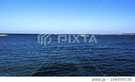 湘南の海と大空(神奈川県、葉山町、秋) 湘南の海と大空(神奈川県、葉山町、秋) 106956530