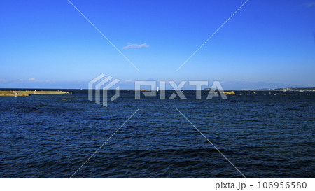 湘南の海と大空(神奈川県、葉山町、秋) 湘南の海と大空(神奈川県、葉山町、秋) 106956580