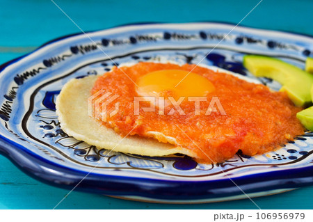 ウェボス・ランチェロス Huevos Rancheros （メキシコ料理） 106956979