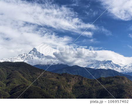 ネパール・アンナプルナ山系マチャプチャレ / Mt. Machhapuchhare, Nepal 106957402
