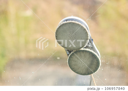 A window cleaner robot washes glass against the backdrop of multi-storey buildings. 106957840