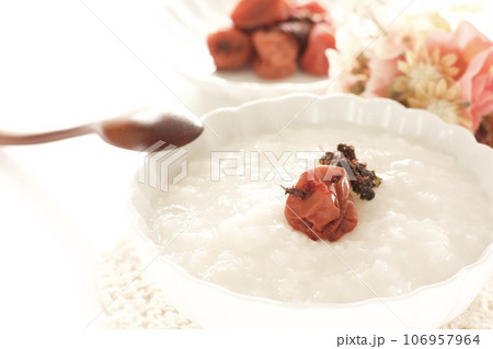 赤梅干しと梅干しおかゆ 106957964