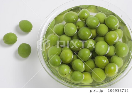 ボールに青梅. ボールに青梅. 106958713