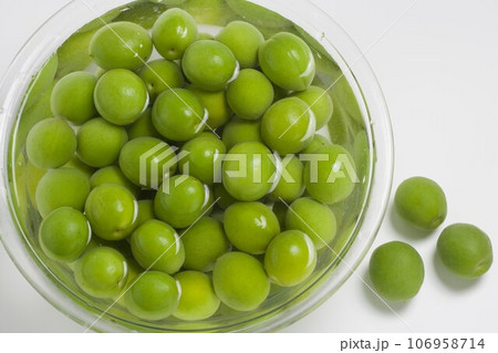 ボールに青梅. 106958714