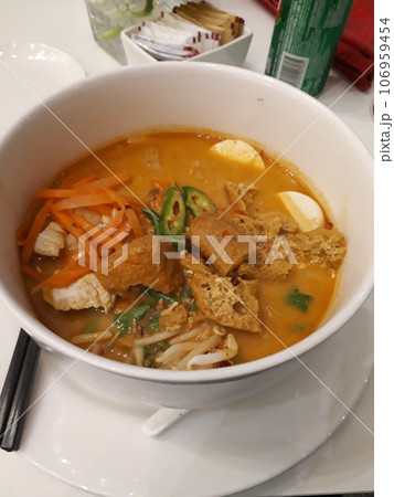 マレーシアの麺料理のラクサ マレーシアの麺料理のラクサ 106959454