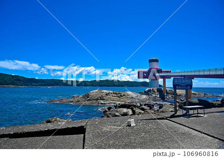 高知県　土佐清水　足摺岬　竜串海岸　足摺海洋館　足摺海底館と海岸 106960816