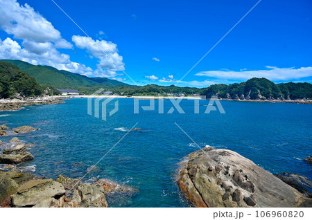 高知県　土佐清水　足摺岬　竜串海岸　足摺海洋館　足摺海底館と海岸 106960820