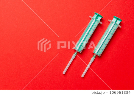 Top view of syringes in a row for medical injection on colorful background with copy space. Health and vaccination concept 106961884