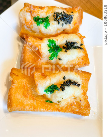 香港点心・えびすり身トースト揚げ 香港点心・えびすり身トースト揚げ 106963519