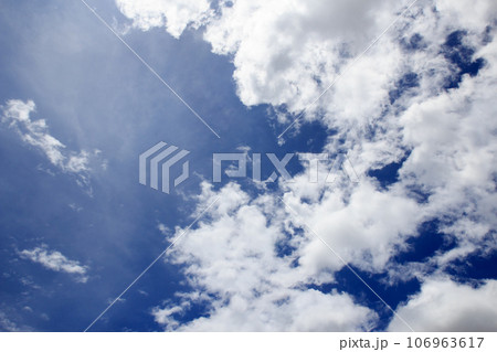 cloud on blue sky 106963617