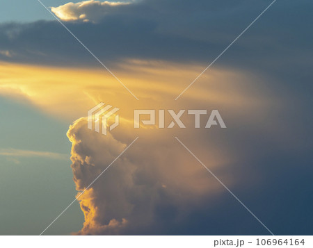 成層圏に届く巨大積乱雲 106964164