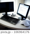 オフィス パソコン のイラスト 106964176