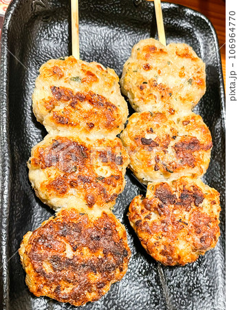 手づくりの塩つくね串 106964770