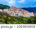 Castel del Monte town view in Gran Sasso National Park - Abruzzo region - Italy 106964808
