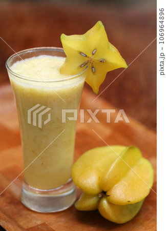 Carambola juice 106964896
