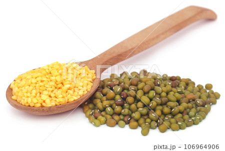 Mung dal with selective focus Mung dal with selective focus 106964906
