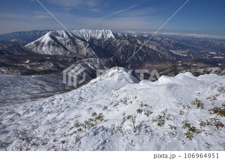 甲子旭岳山頂付近から流石山、三倉山方面を見る 106964951