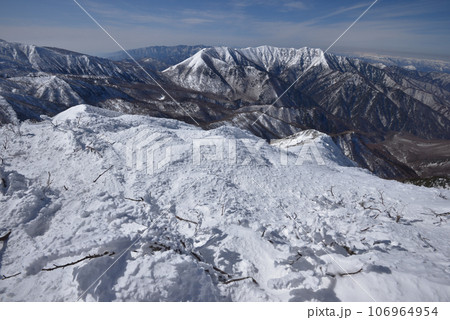 甲子旭岳山頂付近から流石山、三倉山方面を見る 106964954