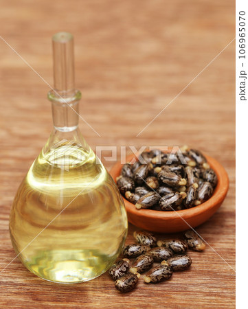 Castor beans and oil 106965070