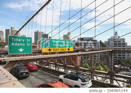 ブルックリンブリッジの車道 106965144