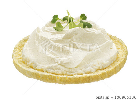 Puffed corn cake with cream cheese isolated on white background, full depth of field 106965336