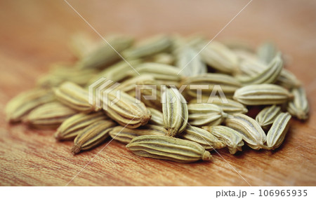 Fennel seeds 106965935