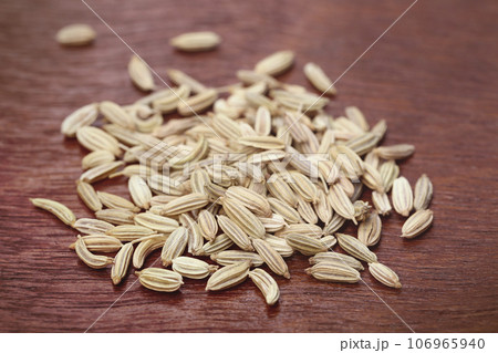 Fennel seeds 106965940