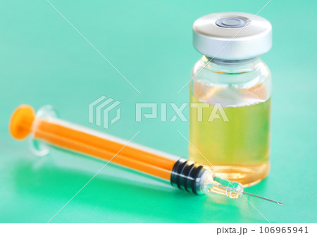Syringe with vial 106965941