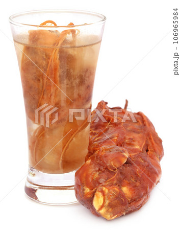 Tamarind juice 106965984