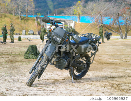 陸上自衛隊の偵察用オートバイ 106966927