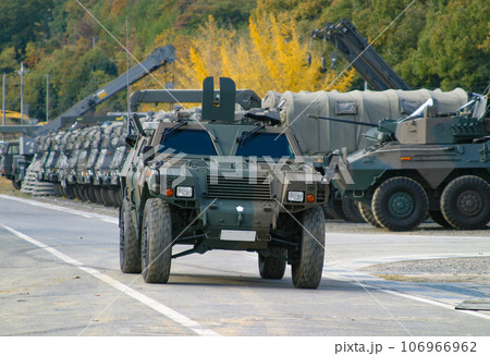 陸上自衛隊の軽装甲機動車 106966962