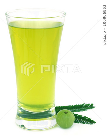 Herbal amla juice with fresh fruit 106966963