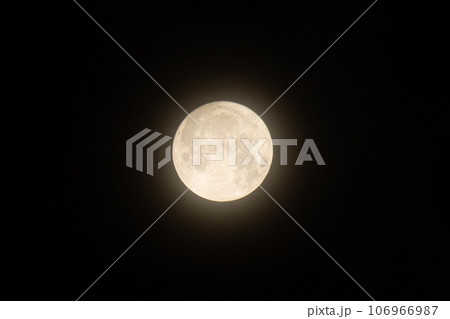 スーパーブルームーン現象の月 106966987